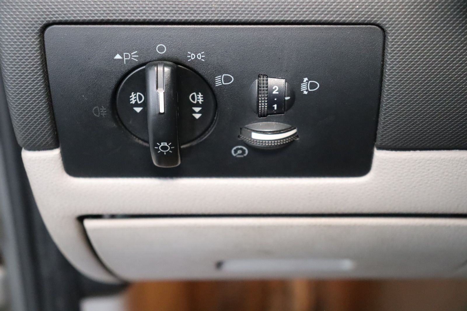 Fahrzeugabbildung Ford Mondeo Turnier 2.0  * Klimaautom. HU/AU 06.26 Gh