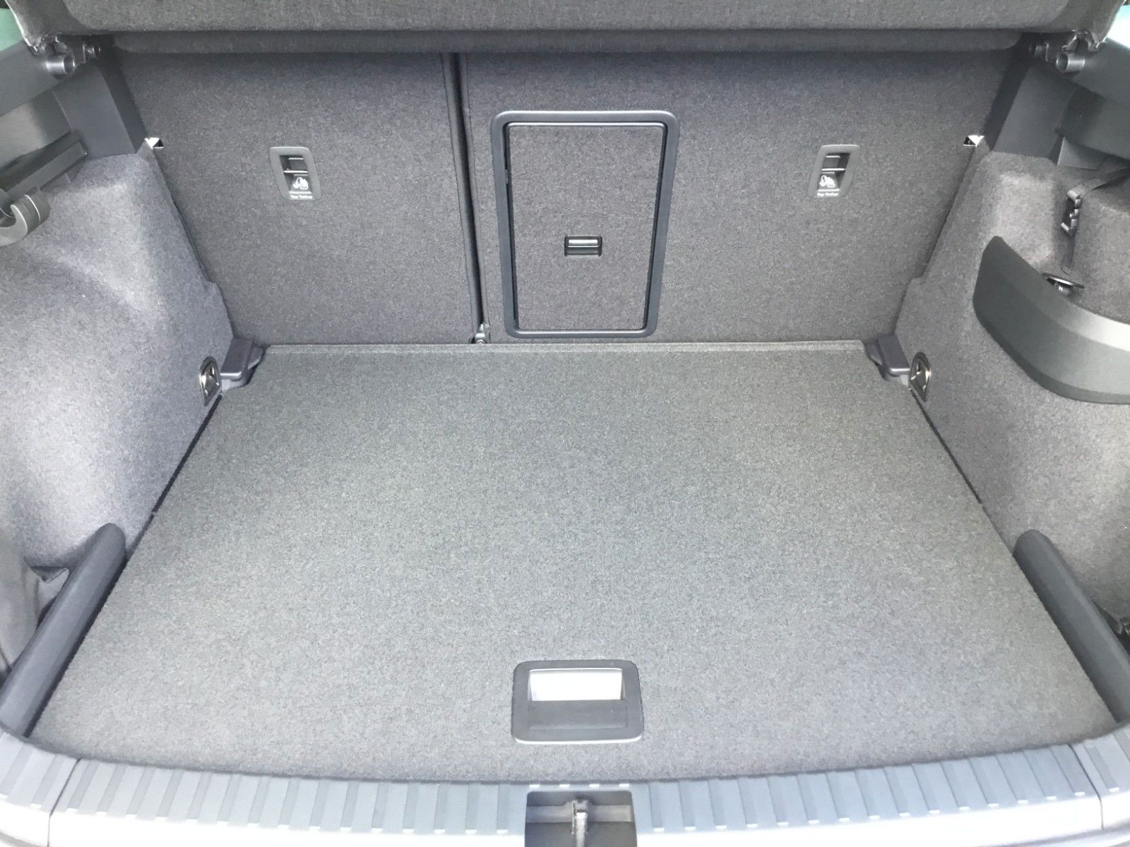 Fahrzeugabbildung SKODA Karoq 2.0l TSI DSG 4x4 Sportline+AHK+Matrix+Pano