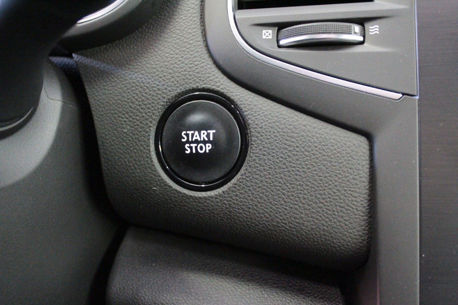 Fahrzeugabbildung Renault Megane ENERGY TCe 130 GT Line   AHK*