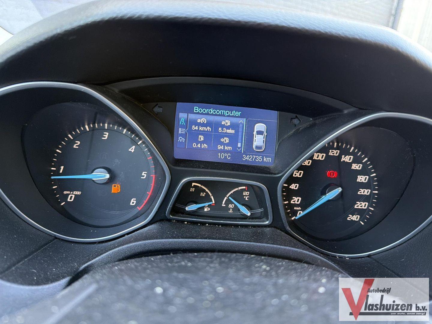 Ford Focus 2012 — photo 21