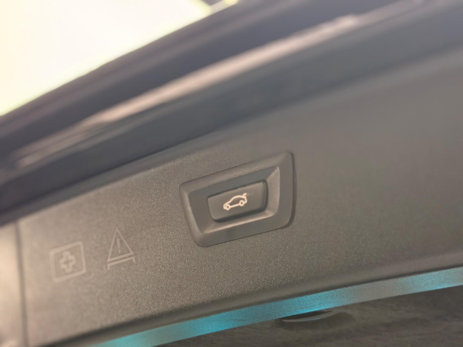 BMW 520i  Touring Bi-Xenon/AHK/Navi/BT/SHZ/PDC