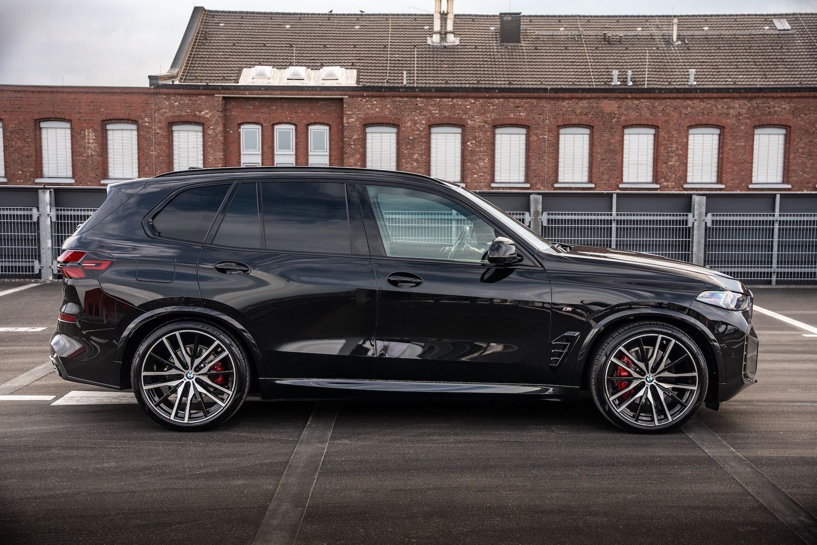 Fahrzeugabbildung BMW X5 40d xD M-SPORT PRO|AHK|MASSAGE|LIFT|CARBON