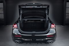 MERCEDES-BENZ A 35 AMG 4M Limousine*Keyless*Spur*SHZ*19"AMG*