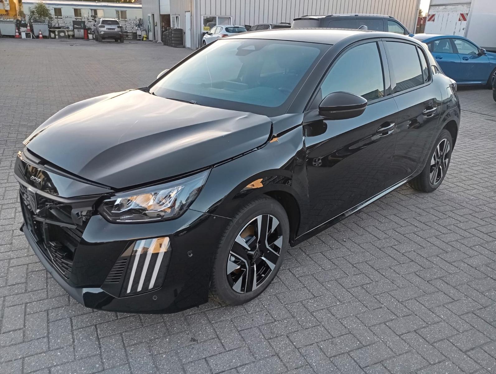 Peugeot 208 Benzin  Allure Navi