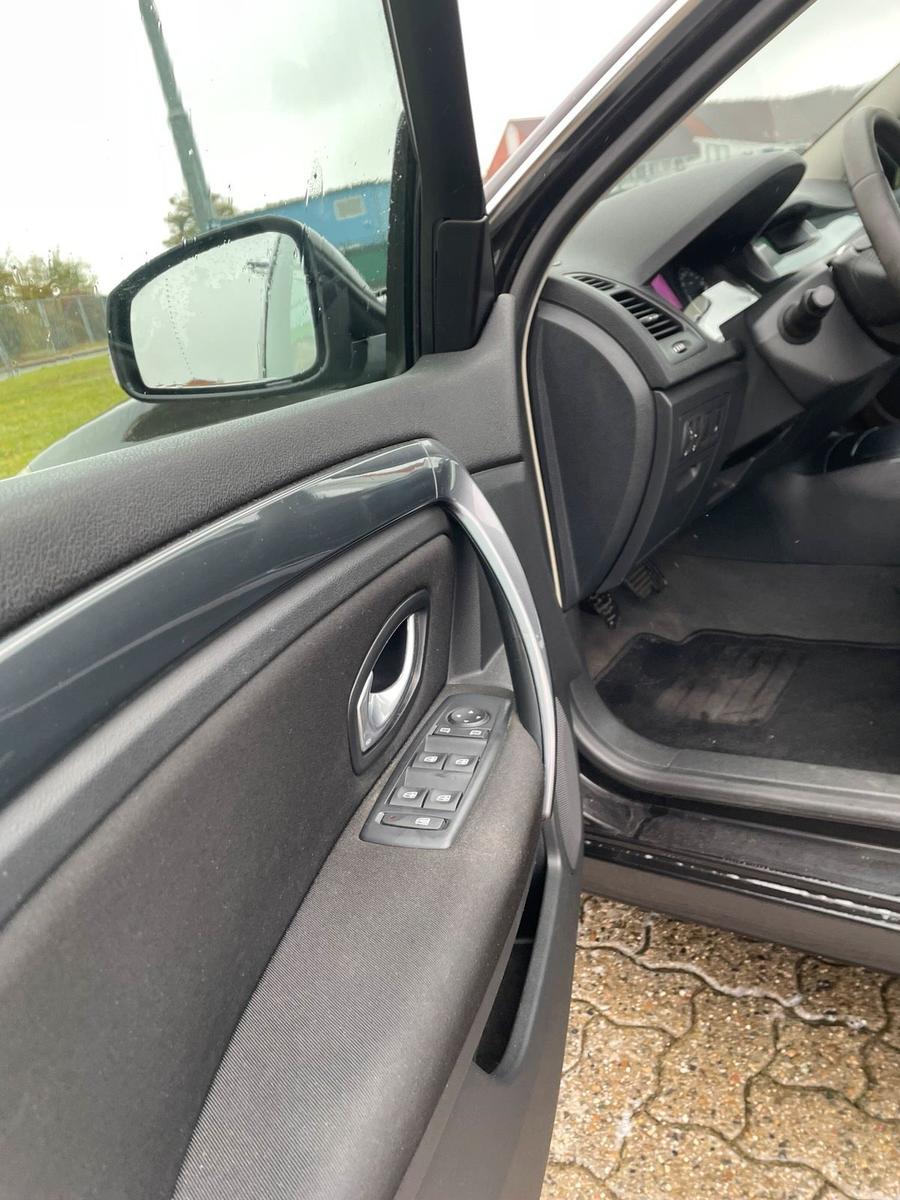 Renault Laguna 2010 — photo 5