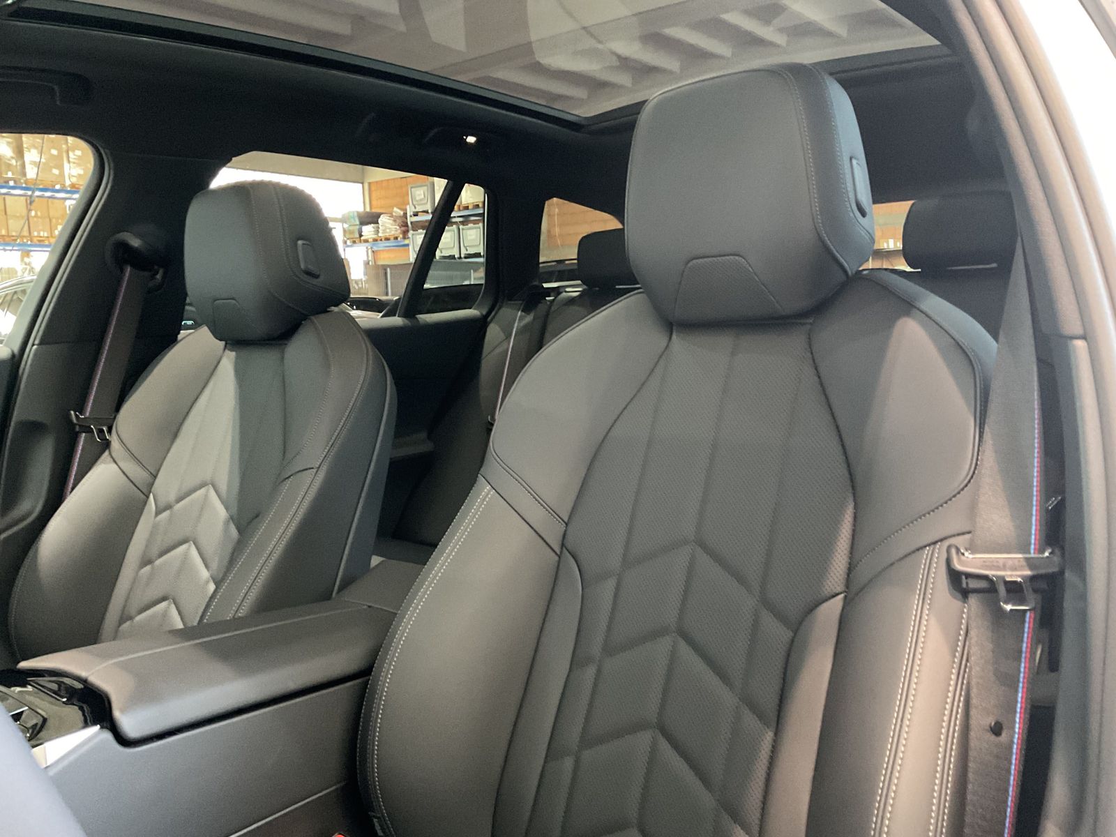 Fahrzeugabbildung BMW 520d xDrive M Sportpaket pro, Panorama-Glasdach,