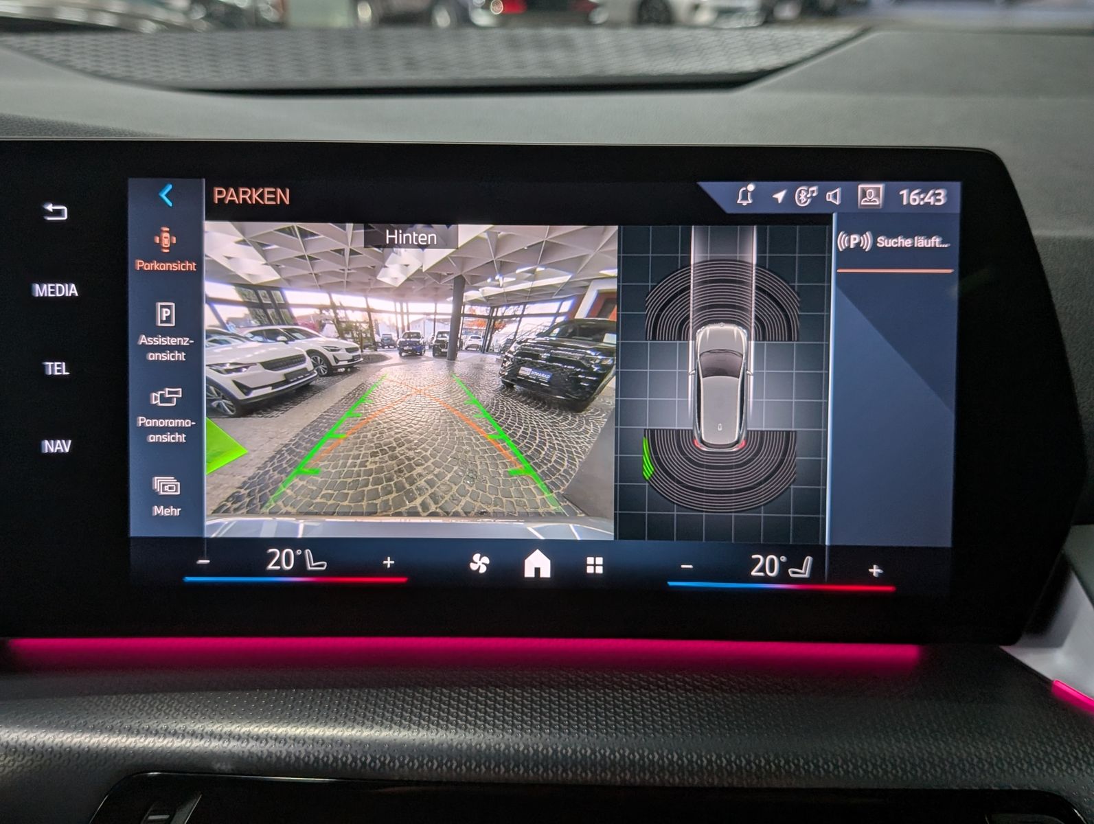 Fahrzeugabbildung BMW 218 Active Tourer  M Sport SHADOW PANO AHK LEDER