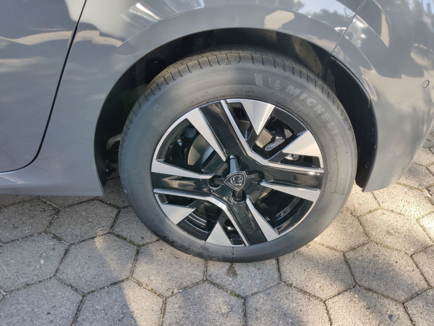 Peugeot e-208 - Bild 24