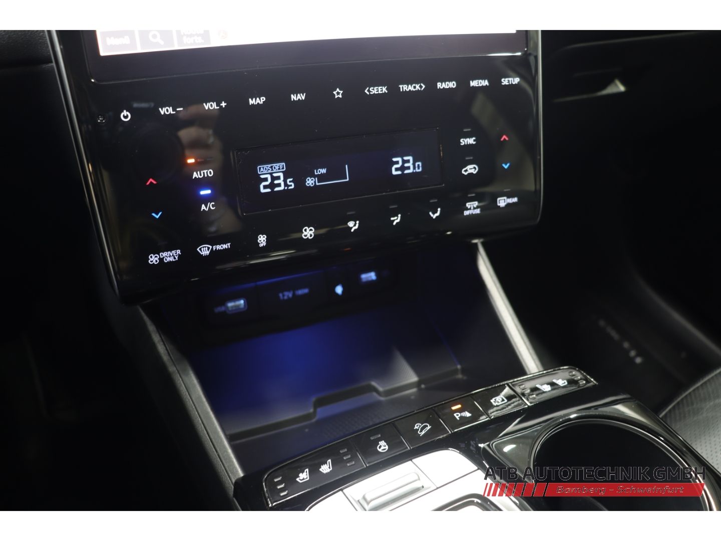 Fahrzeugabbildung Hyundai Tucson Prime PHEV 1.6 T-GDi 265PS 6-AT 4WD 97,7%
