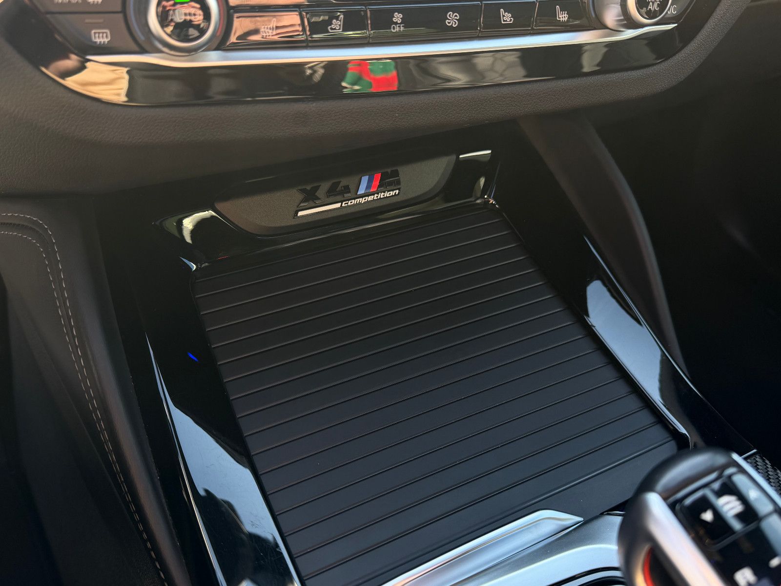 Fahrzeugabbildung BMW X4 M Competition/HUD/HARMAN-KARDON/S-DACH/AMBIEN