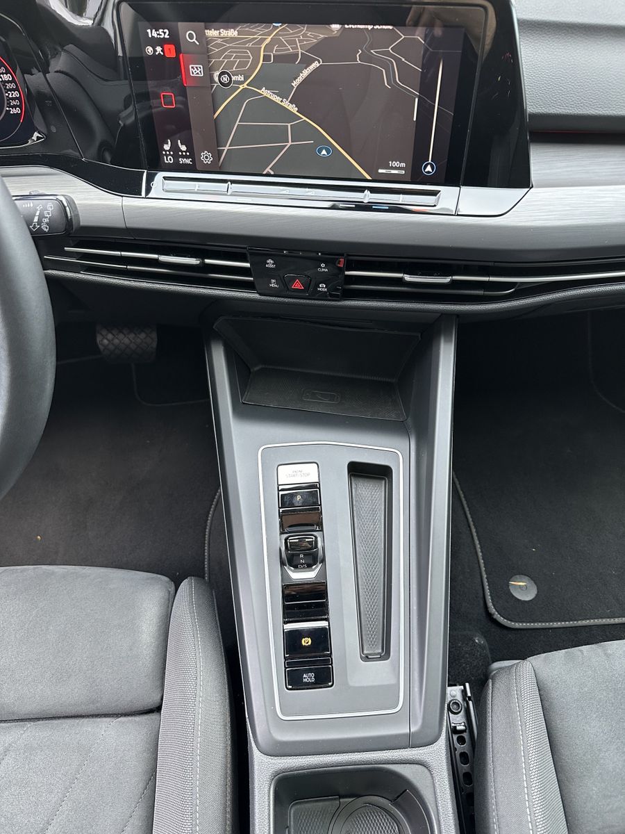 Fahrzeugabbildung Volkswagen Golf Variant 2.0 TDI DSG Style NAV+LED+H&K+PANO