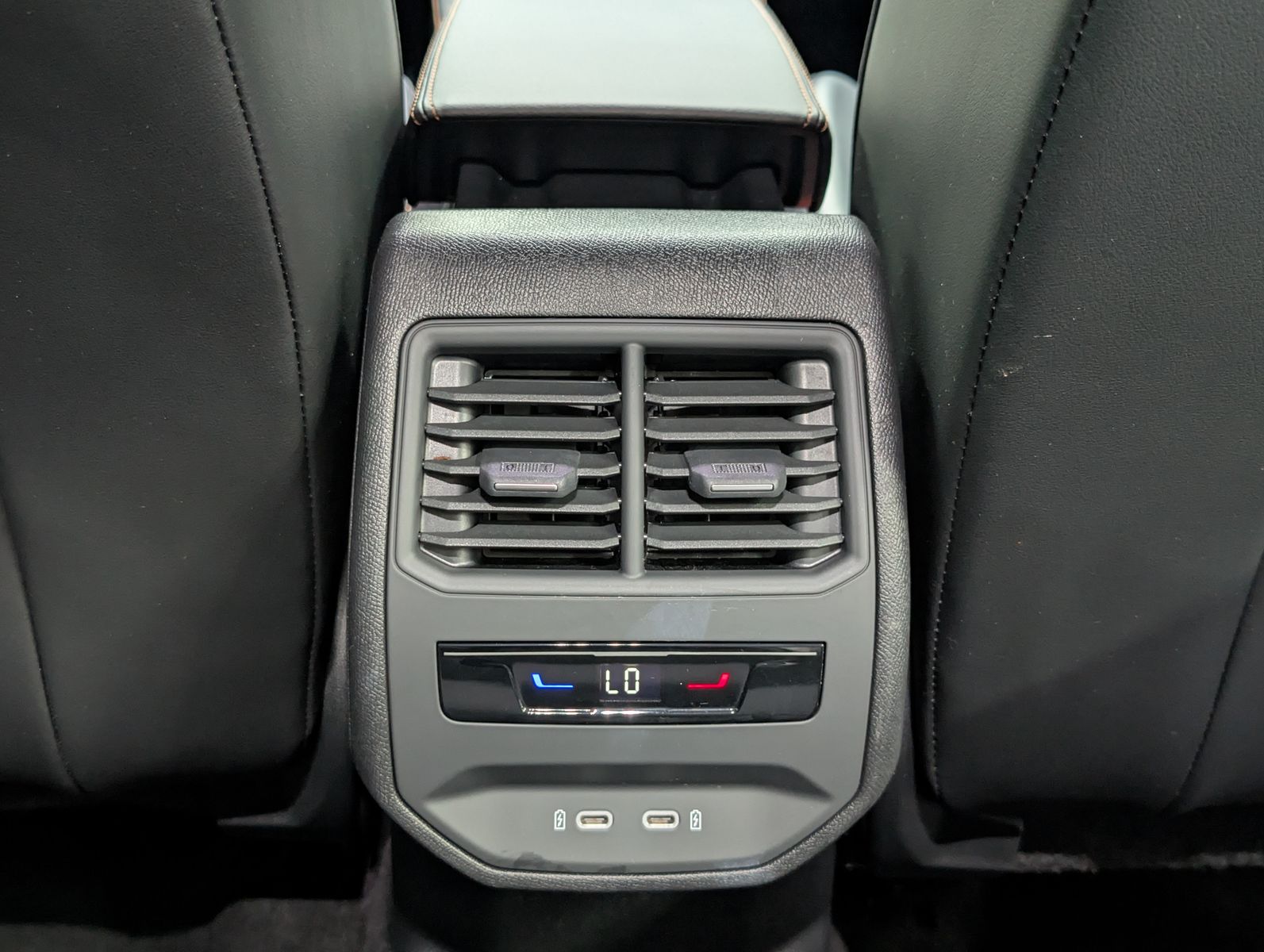 Fahrzeugabbildung CUPRA Leon 1.5 e-Hybrid ACC APP MATRIX EDGE SoH100%