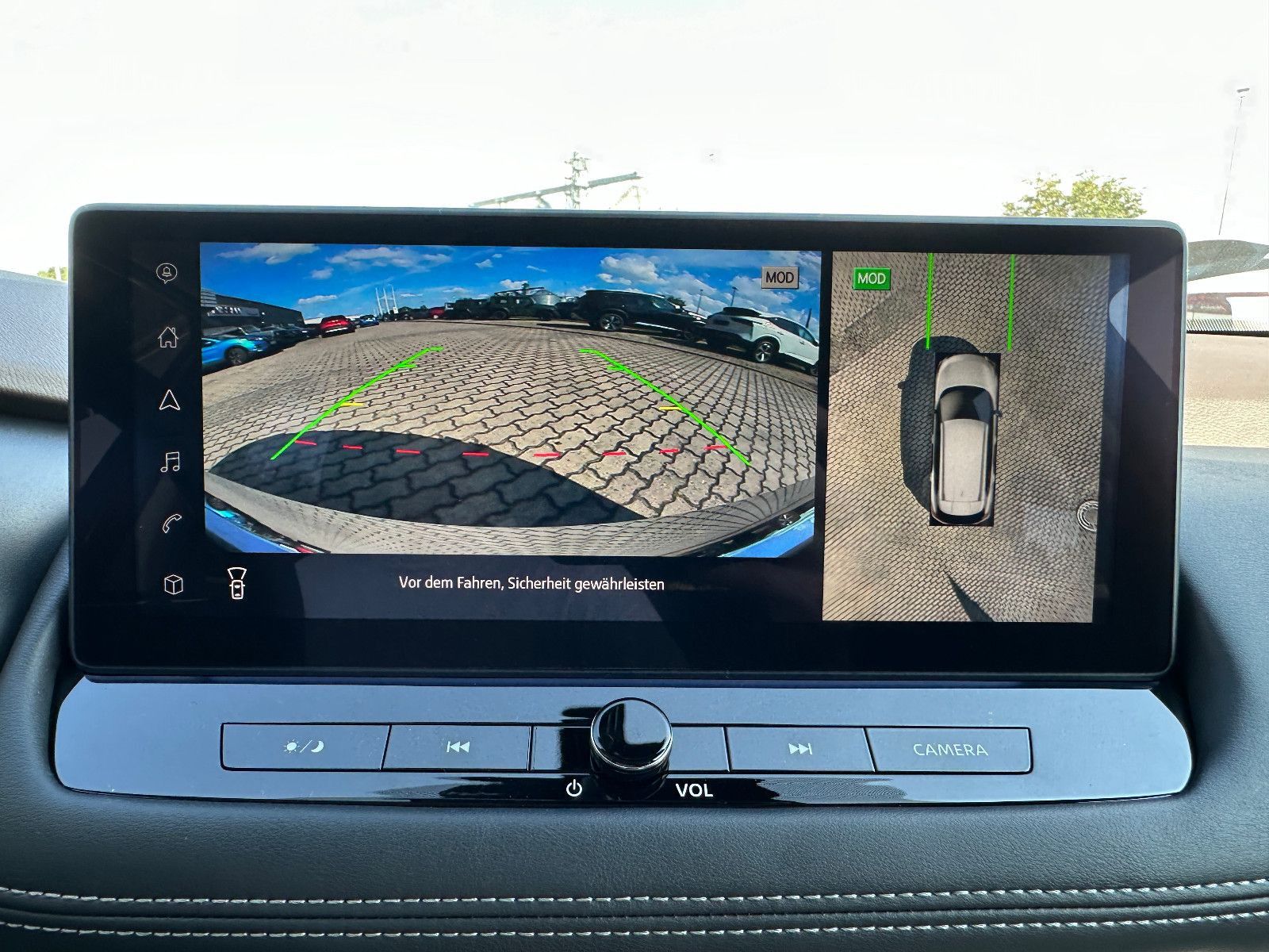 Fahrzeugabbildung Nissan X-Trail 1.5 VC-T Tekna NAVI+ProP+HUD+360°+SH+AHK