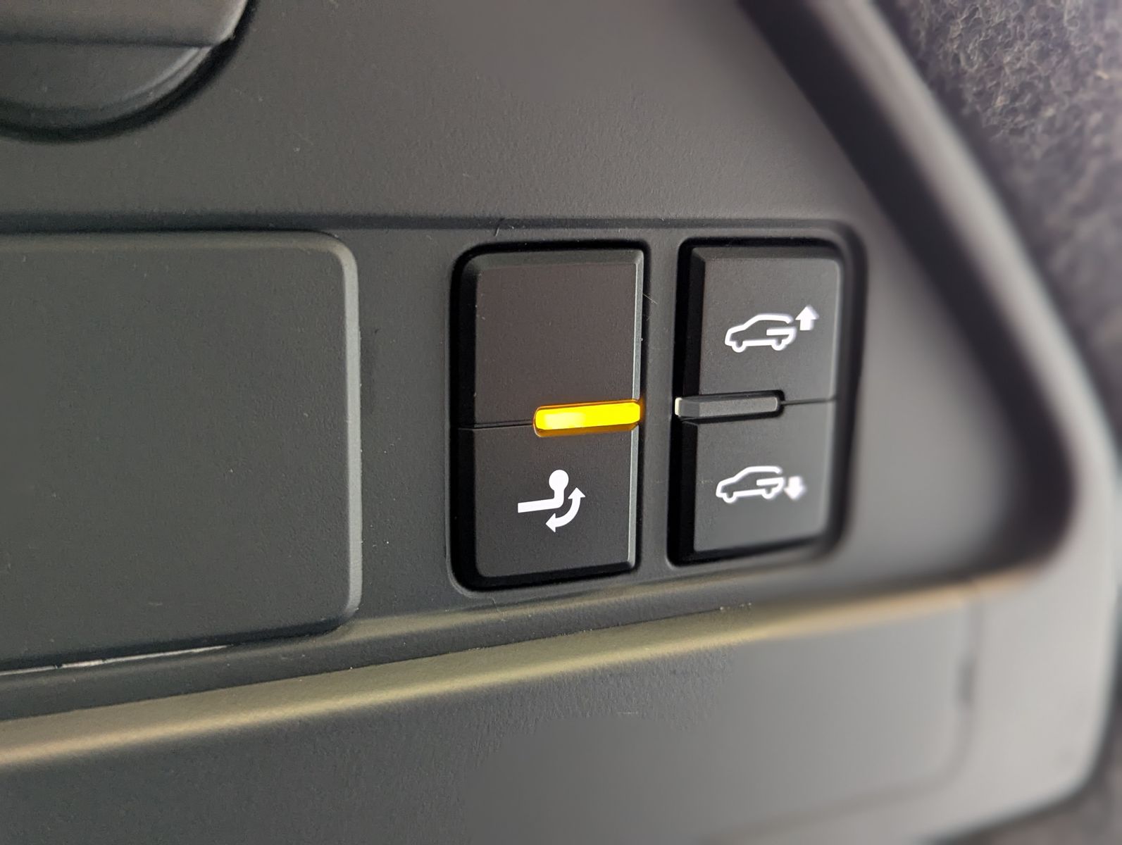 VW Touareg V6 TDI Terrain 4M StHz. Luft Pano AHK - Image 19