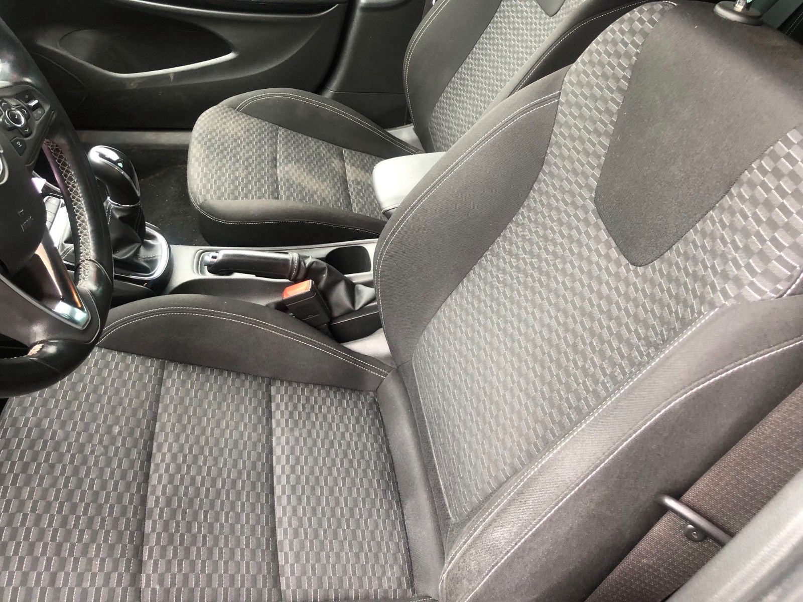 Fahrzeugabbildung Opel Astra K Lim. 5-trg. Dynamic Sonderpreis Lack