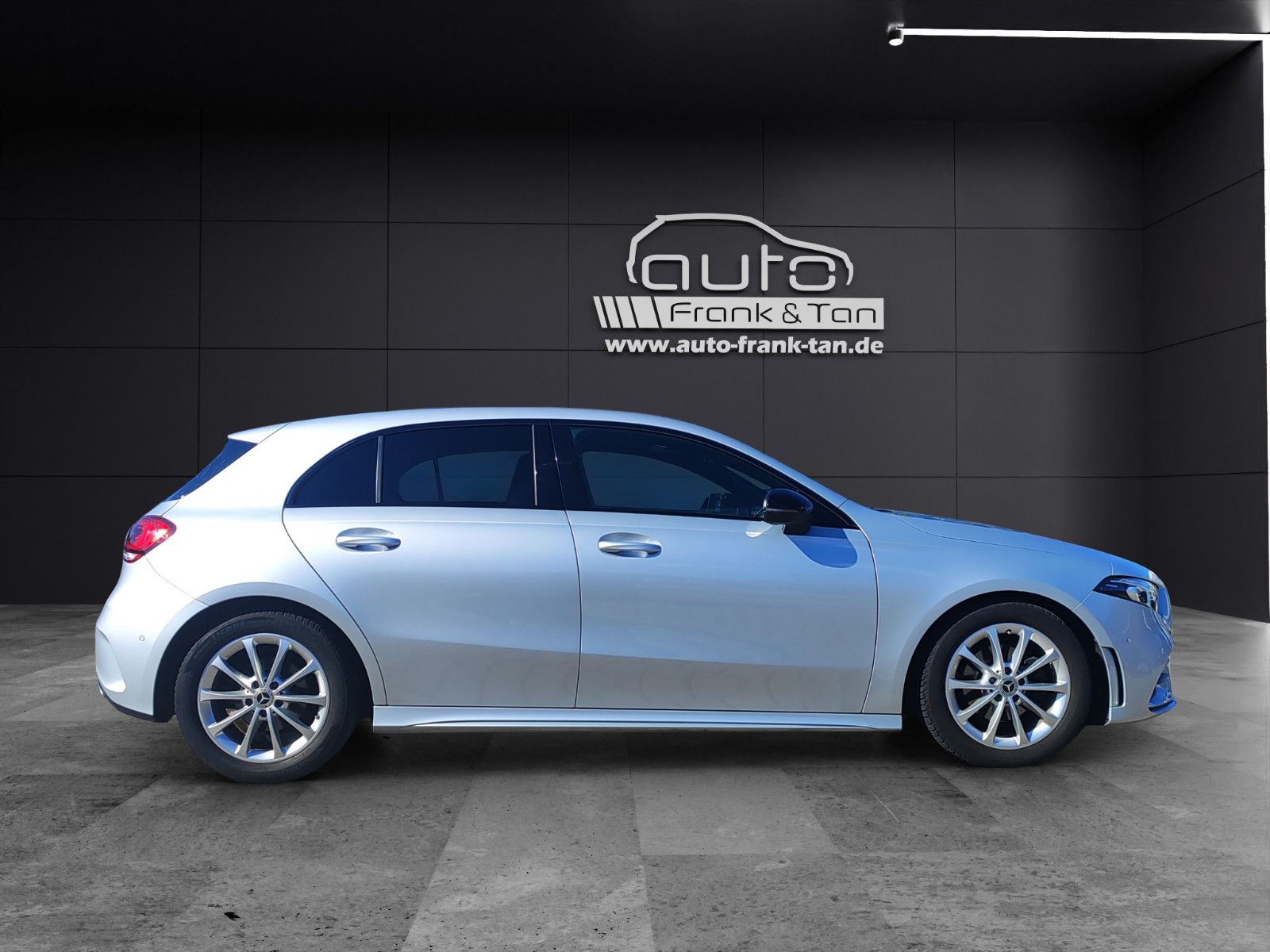 Fahrzeugabbildung Mercedes-Benz A180*AMG-Line*Automatik*Navi*LED*Ambiente*Pano*