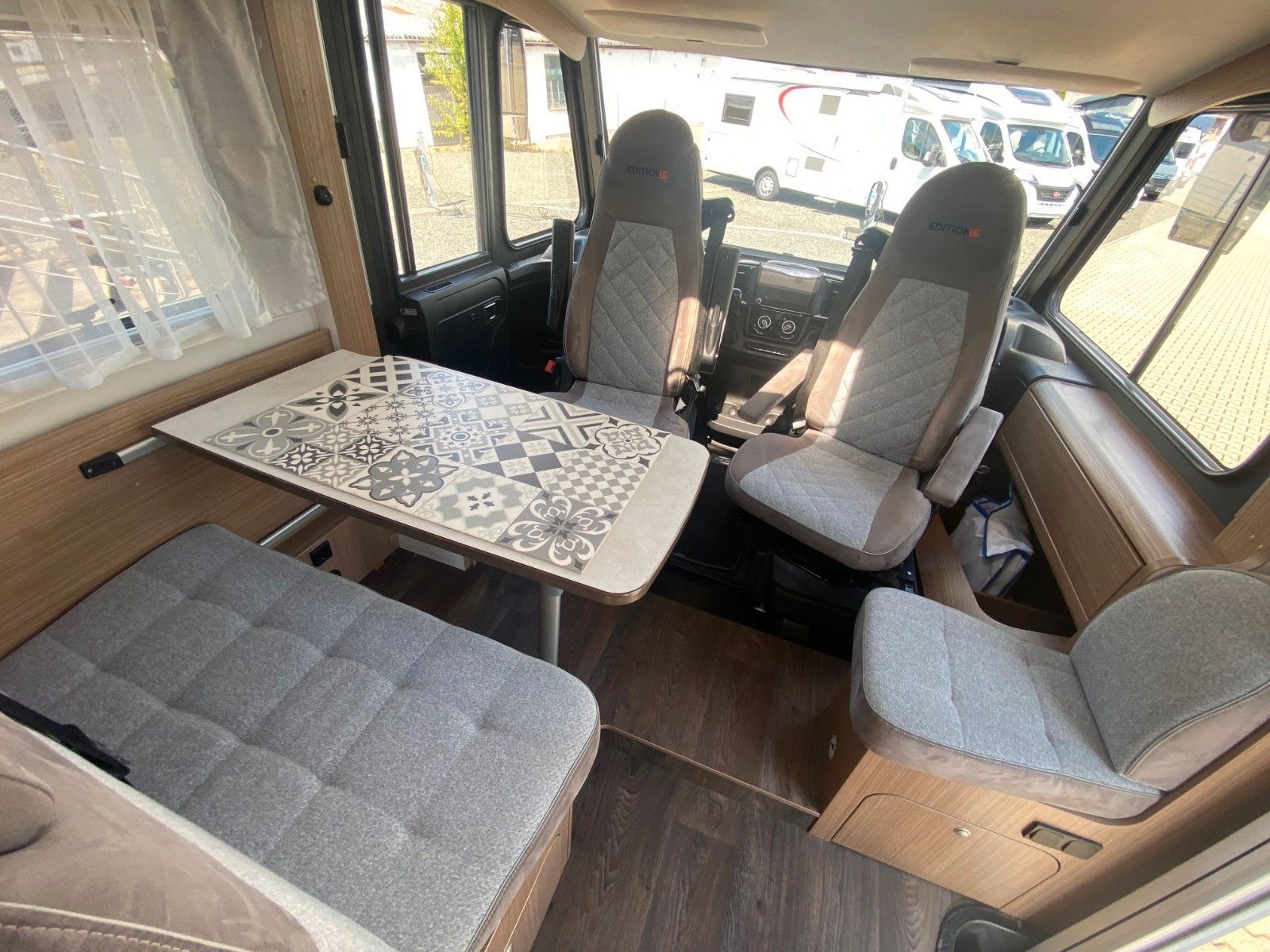 Fahrzeugabbildung Carado I 338 Ed.15 *Autom.*Sat*Markise*Lithium*Navi*RFK