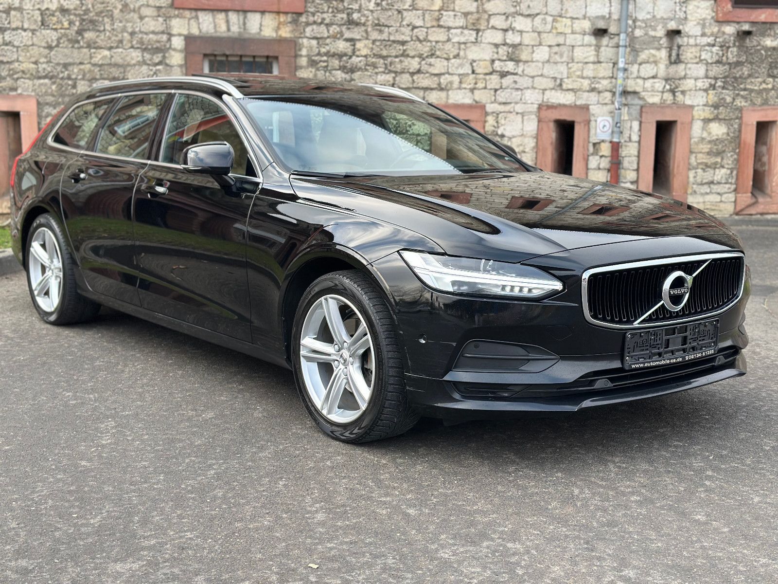 Fahrzeugabbildung Volvo V90 KOMBI GEARTRONIC MOMENTUM*PANO+LEDER*