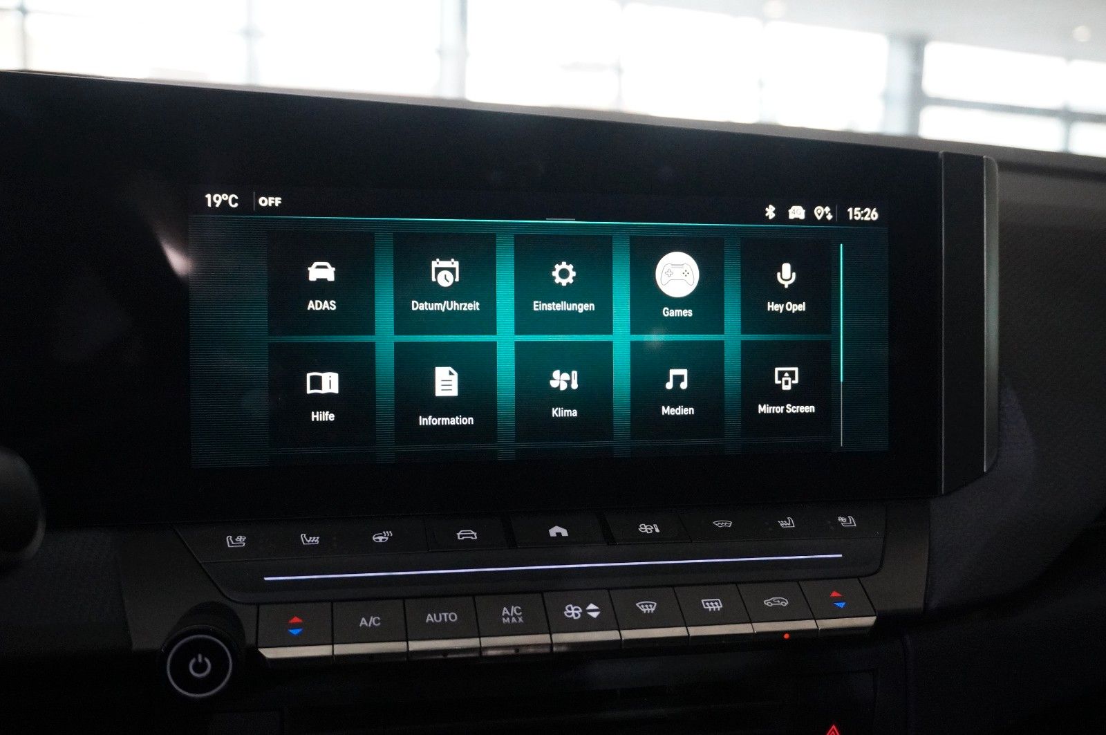 Fahrzeugabbildung Opel Astra ST 1.2T ULTIMATE NAVI/LED/PANO./SPORT/DAB+