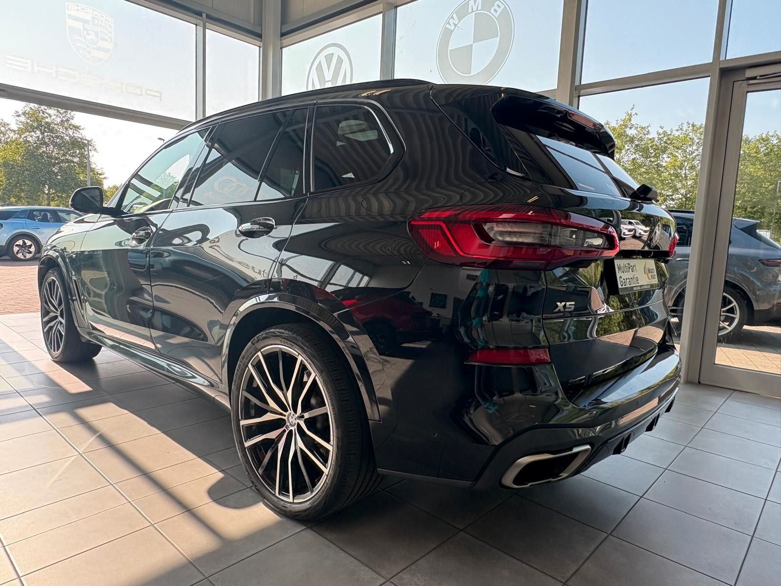 Fahrzeugabbildung BMW X5  M50D,SKYLOU;22,LASER,HUD,PANO;