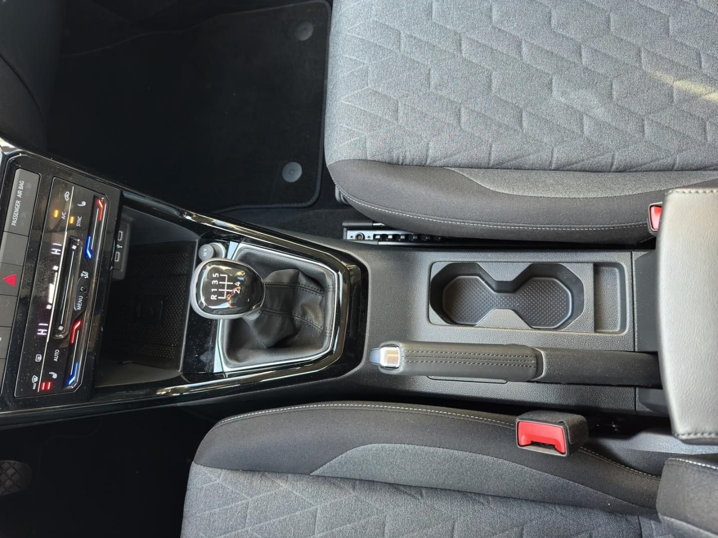 Fahrzeugabbildung Volkswagen T-Cross Life Life,RFK,GJR,Climatronic,Navi,LM-Fe