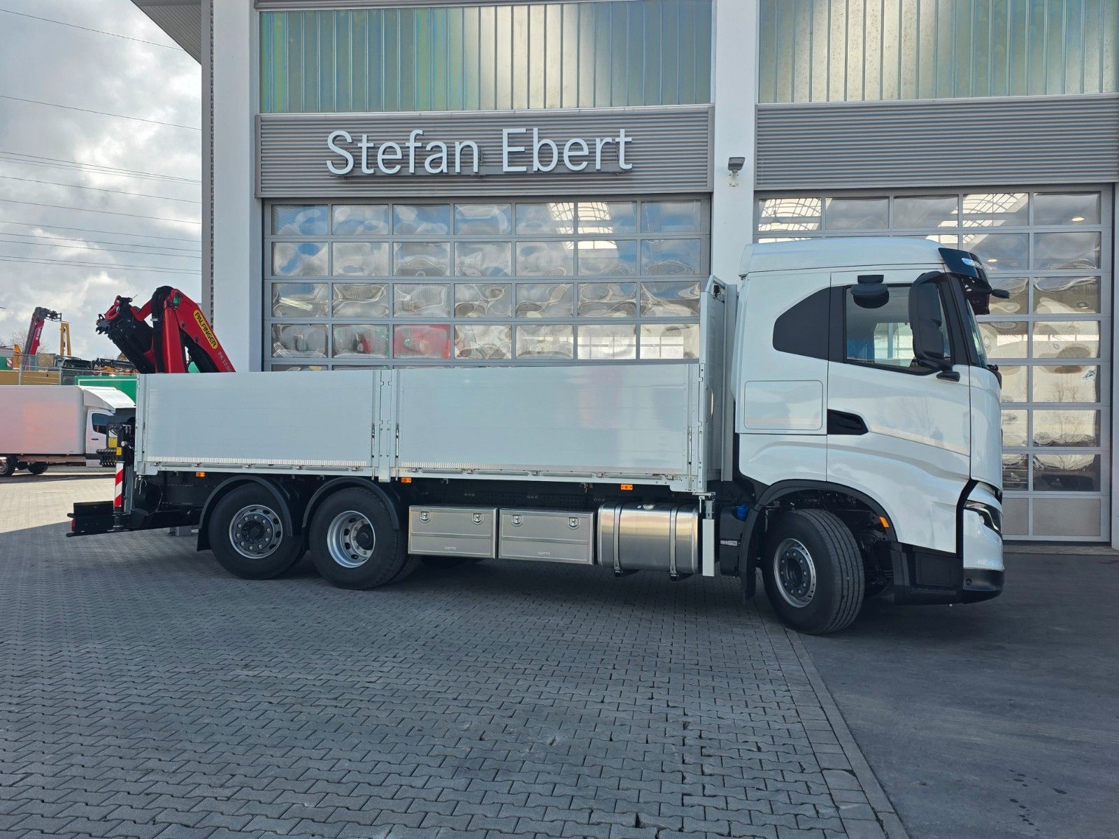 Fahrzeugabbildung Iveco X-Way AD280X49Y Palfinger PK 19.001 SLD5 Funk