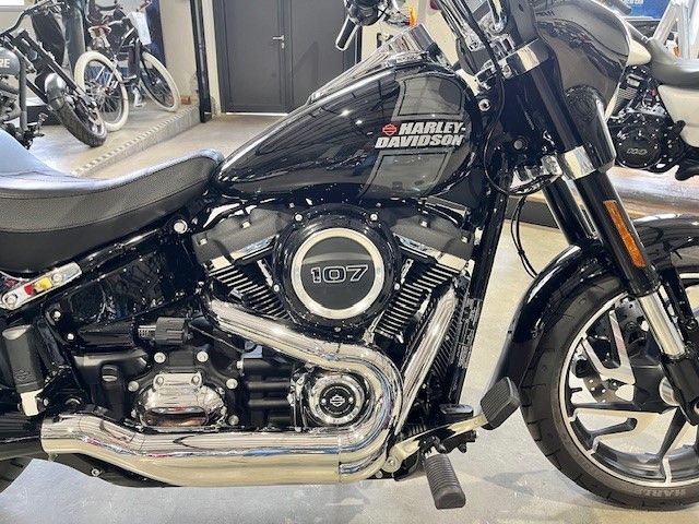 Fahrzeugabbildung Harley-Davidson Sport Glide FLSB 107CUI