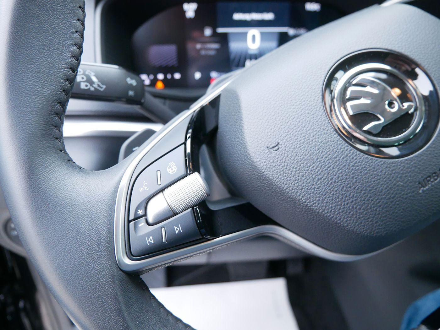 Fahrzeugabbildung SKODA Karoq 1.5 TSI Selection NEU40T DSG ACC SHZ+LHZ