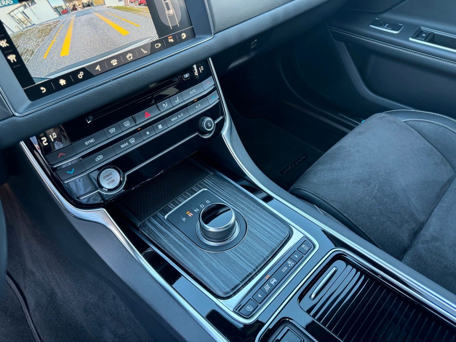 Fahrzeugabbildung Jaguar Jaguar XF Sportbrake S 30/ Kamera/ Navi/ Ambient