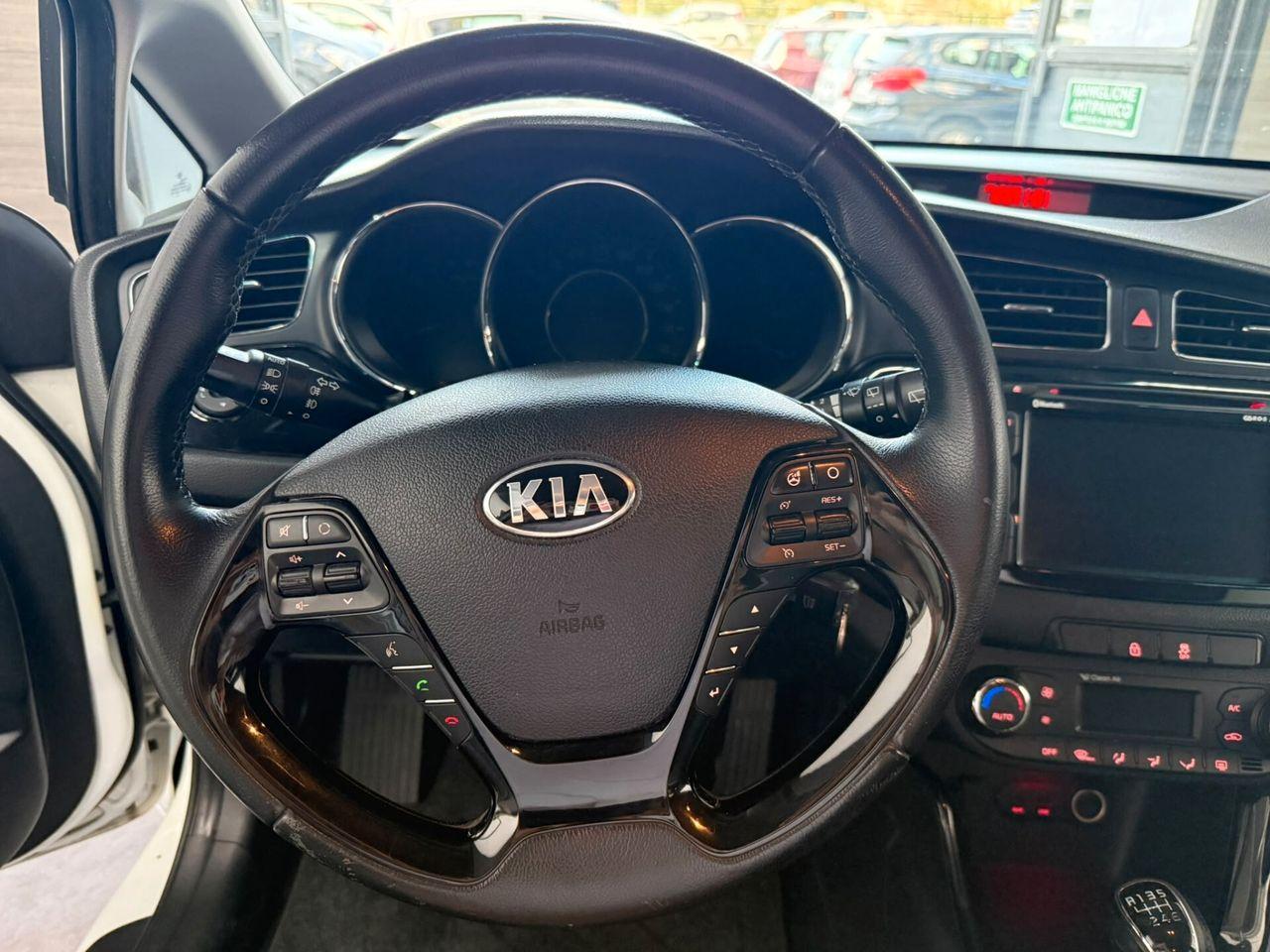 Kia cee'd 2015 — photo 8