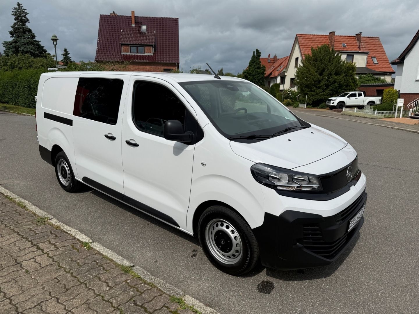 Fahrzeugabbildung Opel Vivaro 2.2 XL +SHZ+LHZ+Kamera+Laderaumschutz