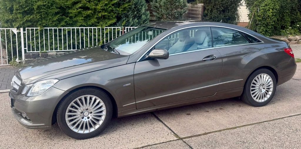 Image of Mercedes-Benz E 350