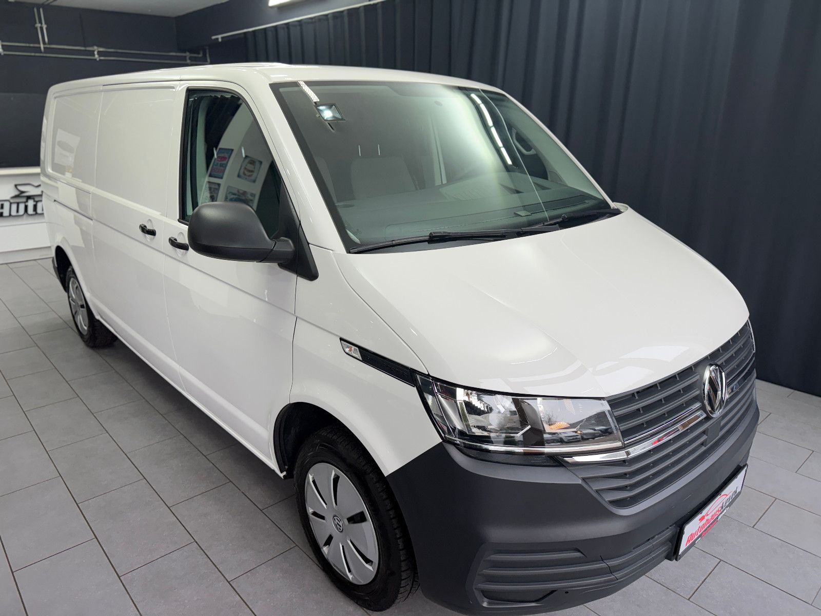 Fahrzeugabbildung Volkswagen T6.1 Transporter Kasten lang FWD|AC|PDC
