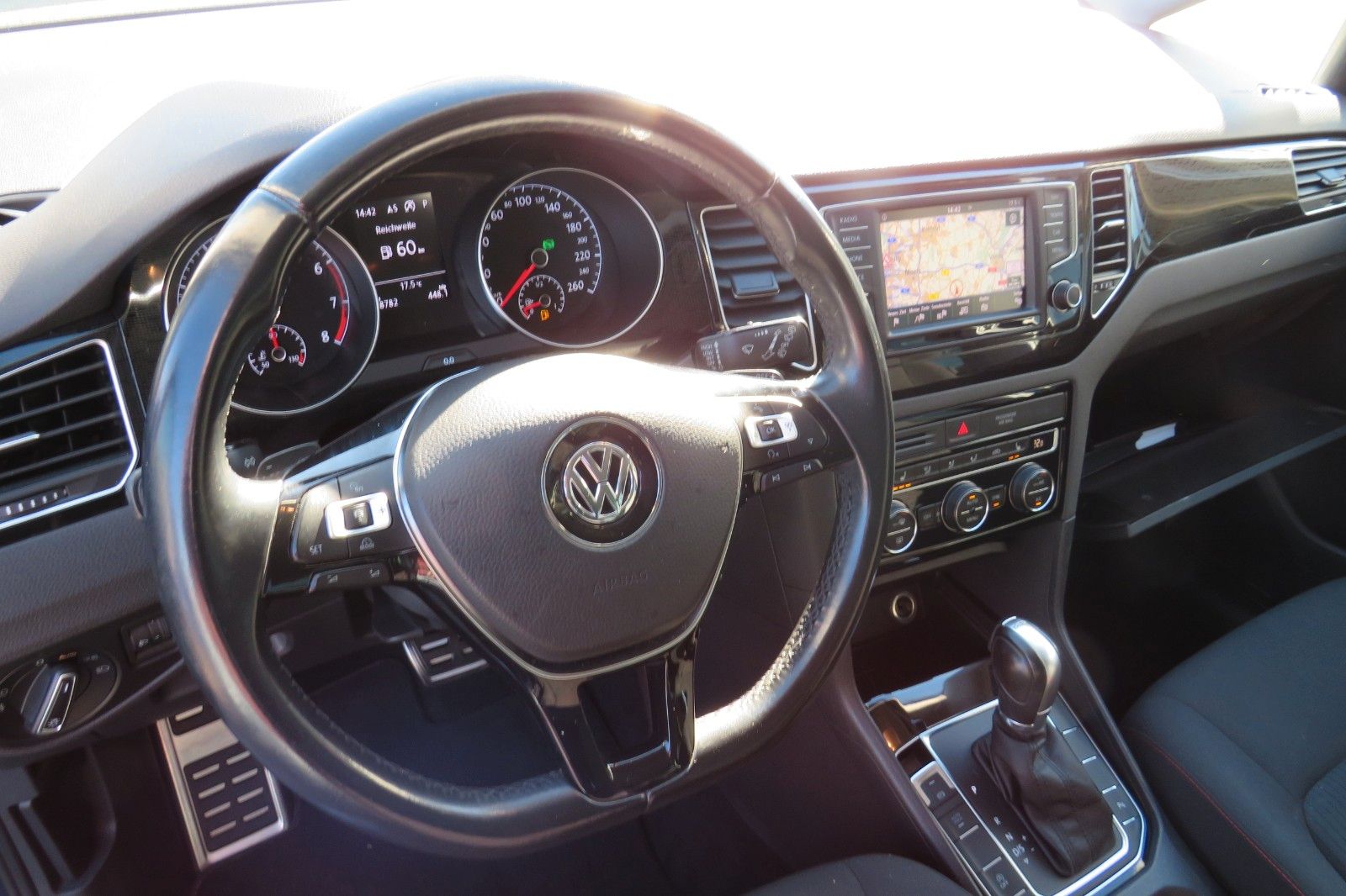 Fahrzeugabbildung Volkswagen Golf Sportsvan DSG SOUND SITZH. PDC ACC AHK