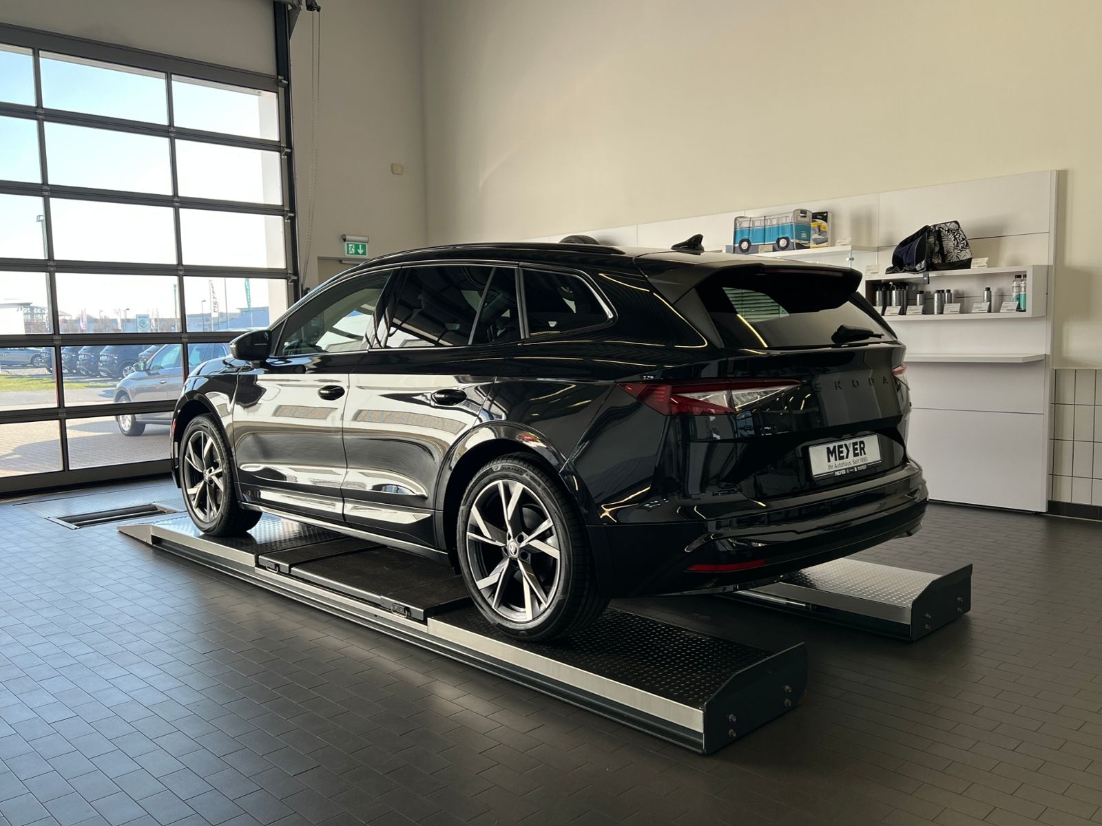 Fahrzeugabbildung SKODA Enyaq 85x Sportline *AHK,Panorama,20"-LM-Felge*