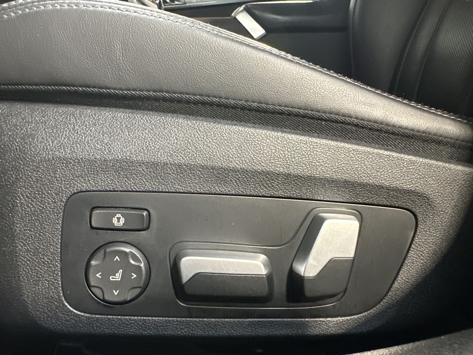 Fahrzeugabbildung BMW 840d Gran Coupé M-Sport NAV+LASER+360°+PANO+20ZO