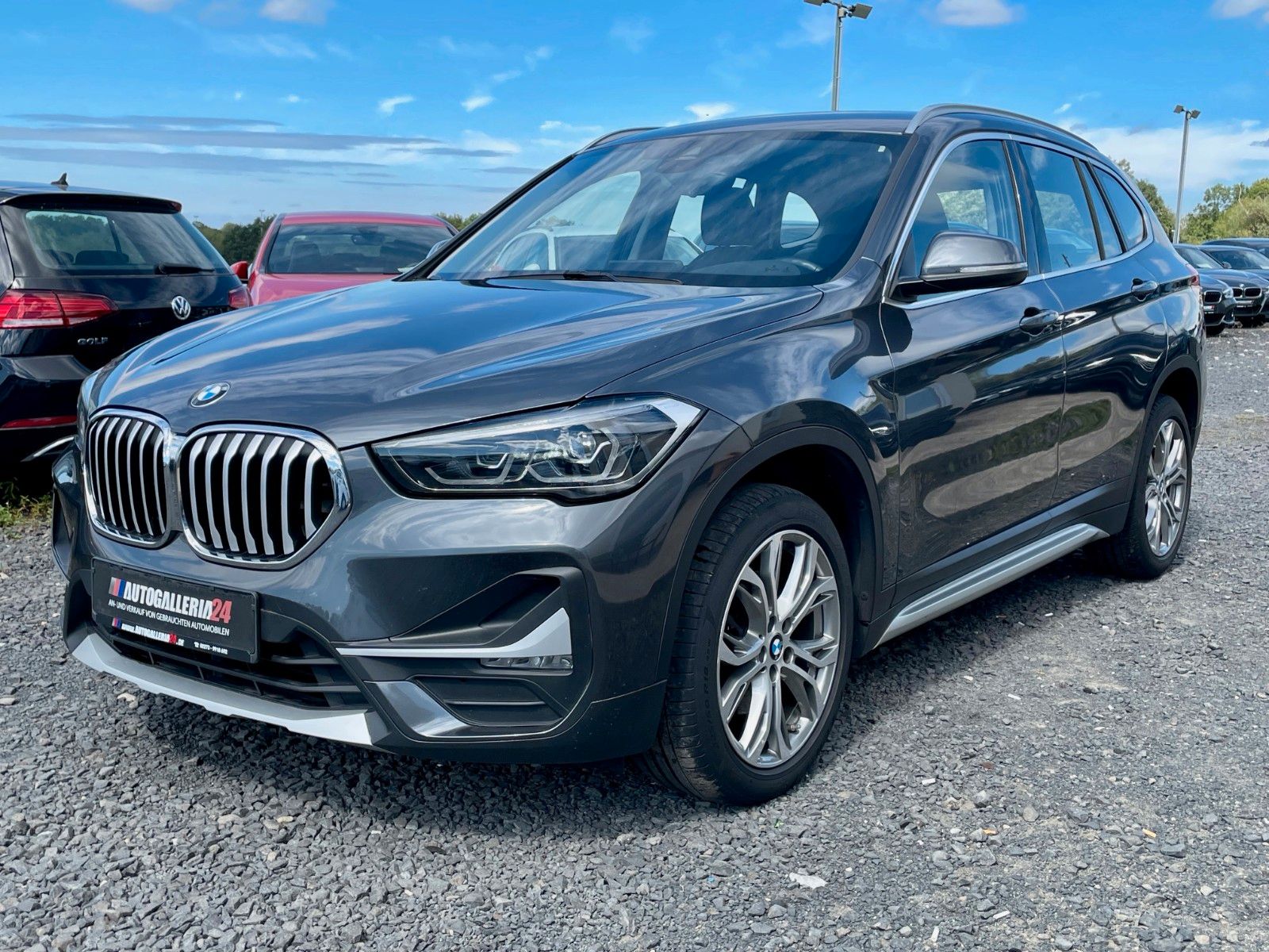 Fahrzeugabbildung BMW X1 xDrive18d xLine Navi LED AHK HUD Leder SPORT