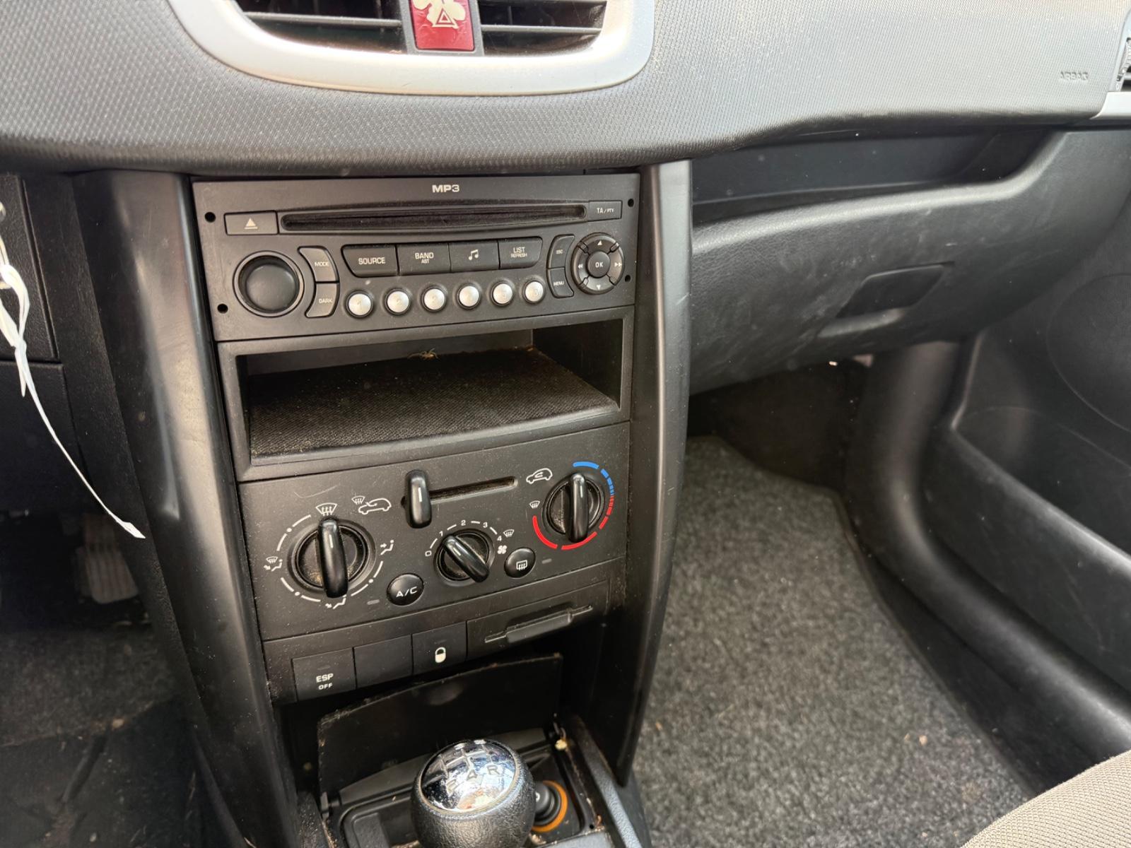 Peugeot 207 2008 — photo 15