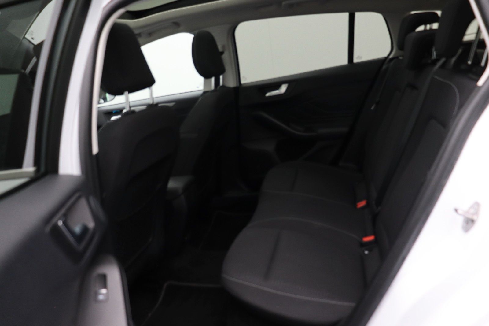 Fahrzeugabbildung Ford Focus Turnier 1.0 Titanium