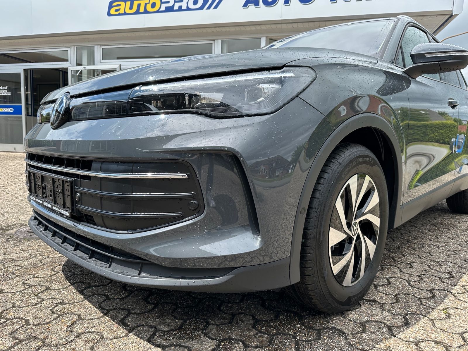 Fahrzeugabbildung Volkswagen Tiguan 1.5 eTSI Life DSG Navi/AHK/ACC/LED/SHZG