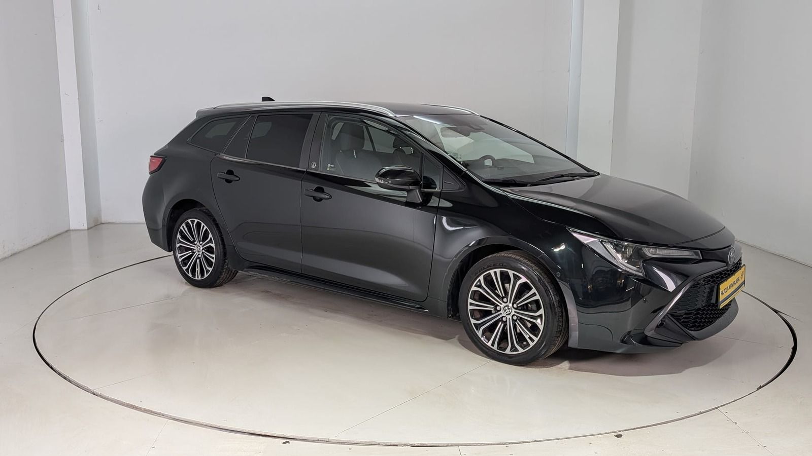 Fahrzeugabbildung Toyota Corolla Touring Sports 1.2 Team D * LED *
