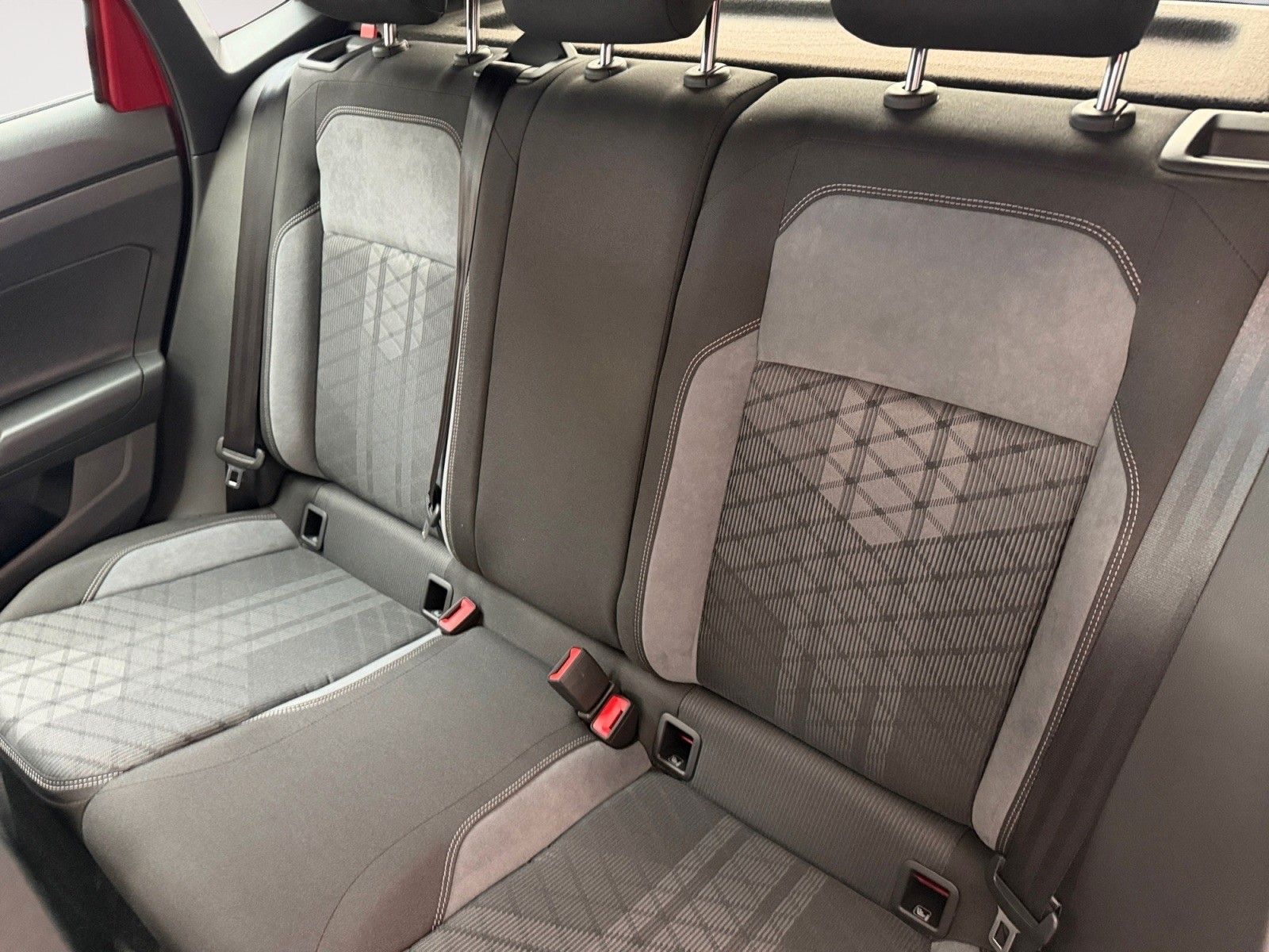 Fahrzeugabbildung Volkswagen Polo 1.0 TSI DSG R-Line ACC, Climatronic, Kamera