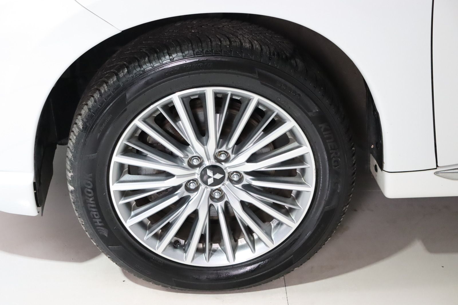 Fahrzeugabbildung Mitsubishi Outlander PHEV 2.4 Plus 4WD
