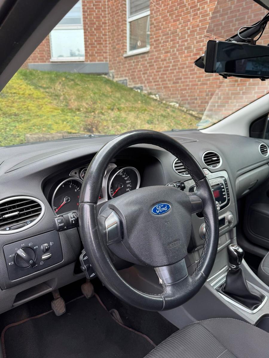 Ford Focus 2009 — photo 8