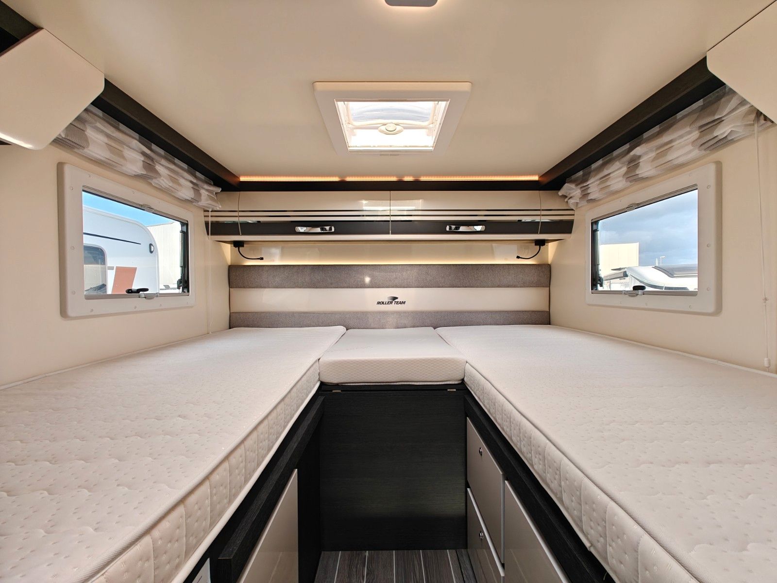 Fahrzeugabbildung Roller Team Kronos 287 TL - Face2Face, Hubbett, Einzelbetten