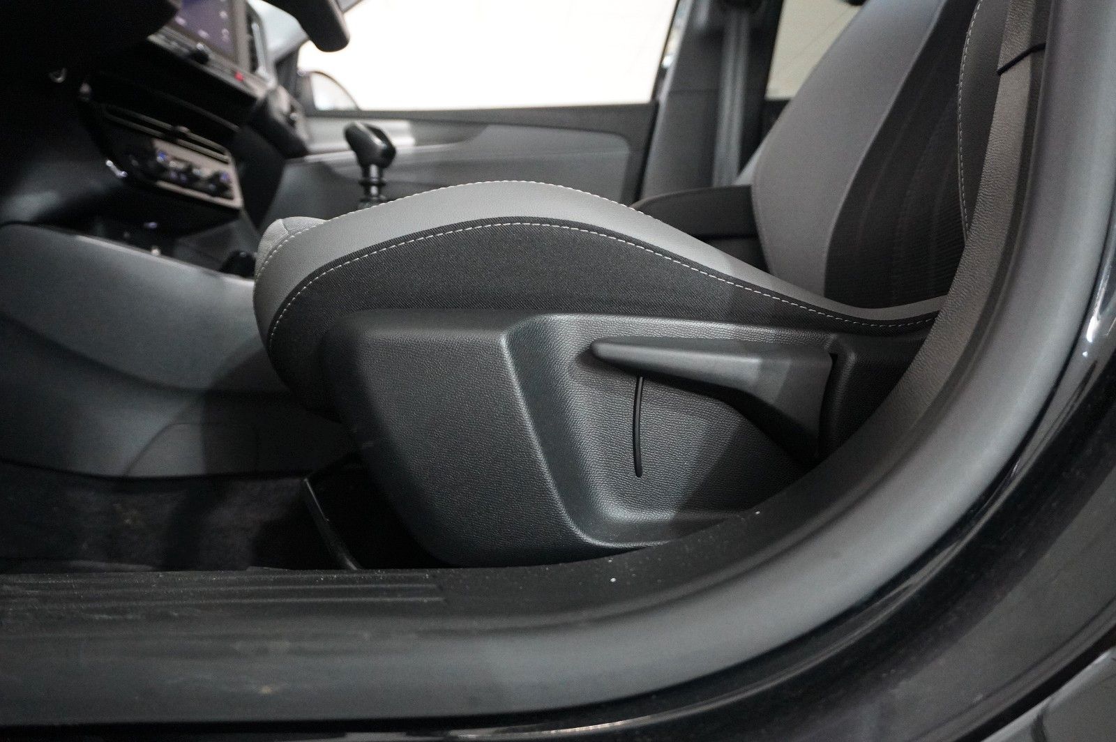 Fahrzeugabbildung Opel Mokka 1.2T ELEGANCE NAVI/LED/KAMERA/SPORT/DAB+
