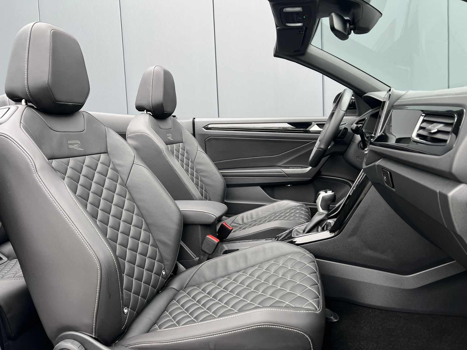 Fahrzeugabbildung Volkswagen T-Roc Cabriolet R-Line 1.5 TSI DSG *AHK, LED, Bl