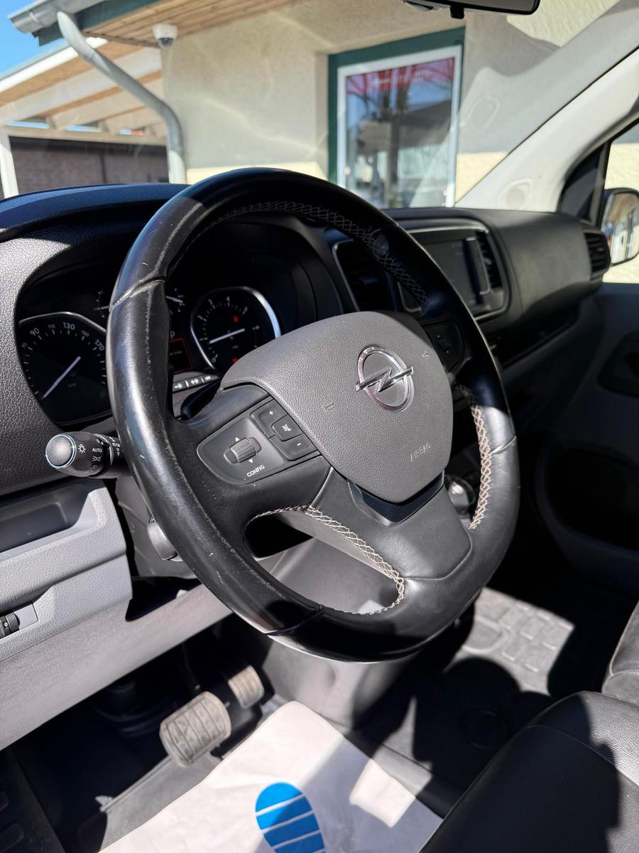 Opel Vivaro Automatik Elegance Standheizung PDC 177Ps