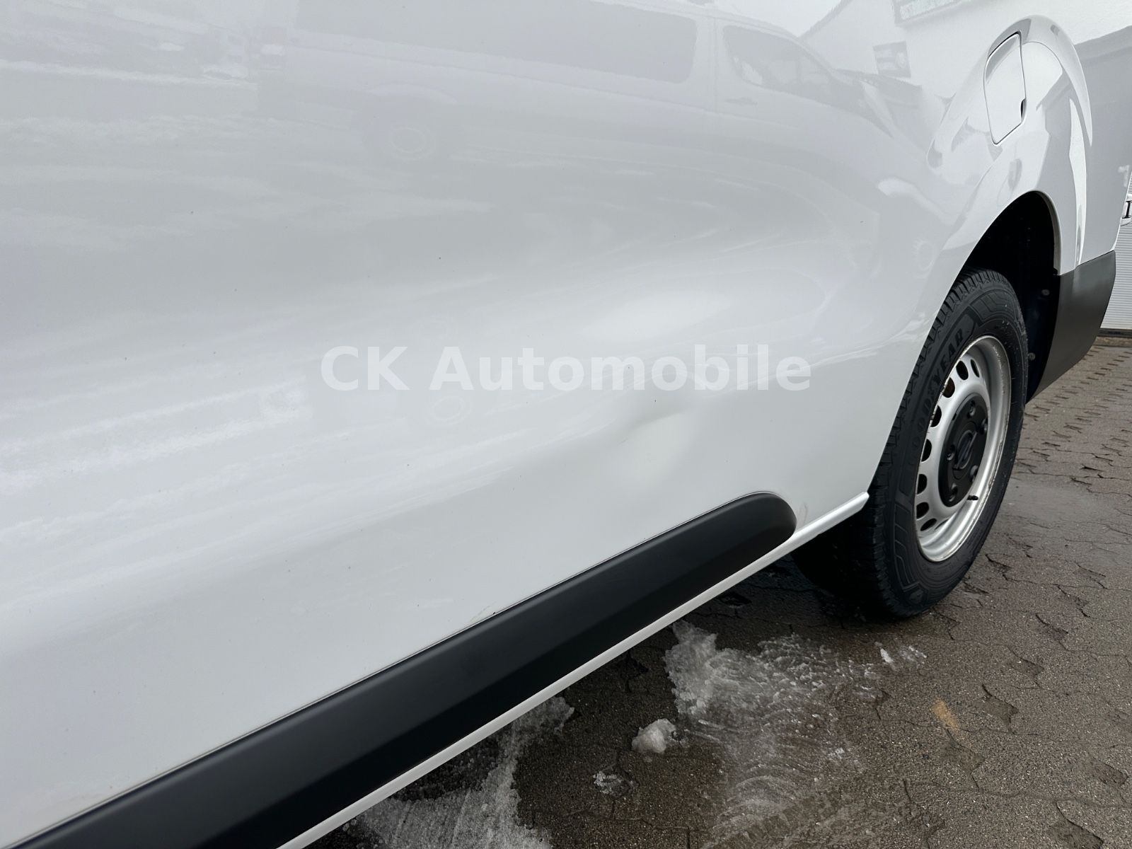 Fahrzeugabbildung Opel Vivaro Kasten 2.0 Diesel EditionL3/Klima/PDC/Kam