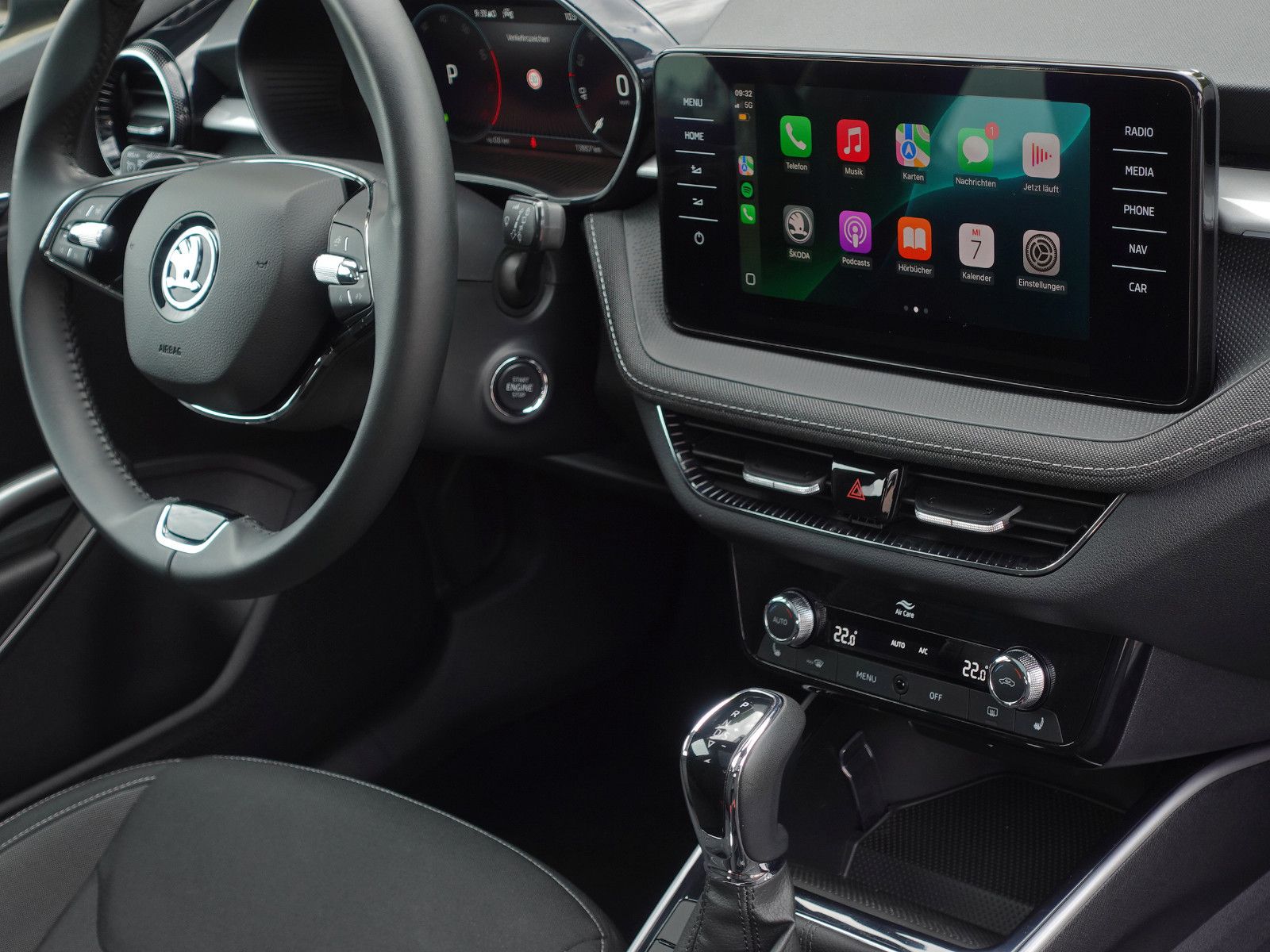 Fahrzeugabbildung SKODA Fabia 1.0 TSI DSG STYLE Pano Navi AHK SmartLink+